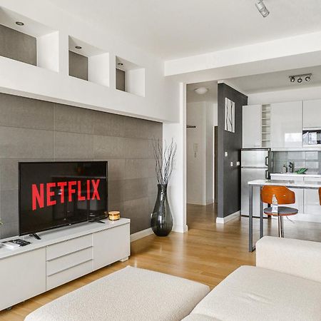 Cozy Family Apartments With Balcony Near Zlote Tarasy Warsaw Exterior photo