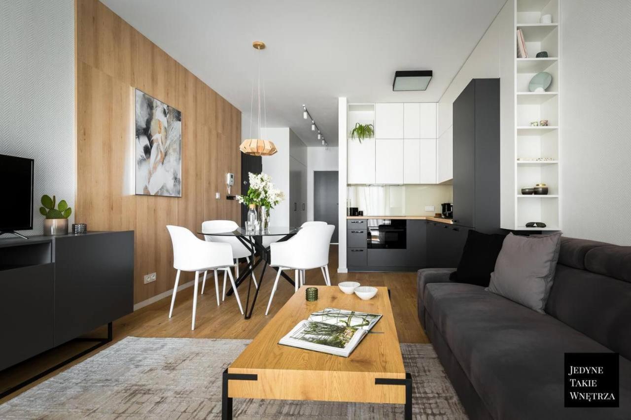 Cozy Family Apartments With Balcony Near Zlote Tarasy Warsaw Exterior photo