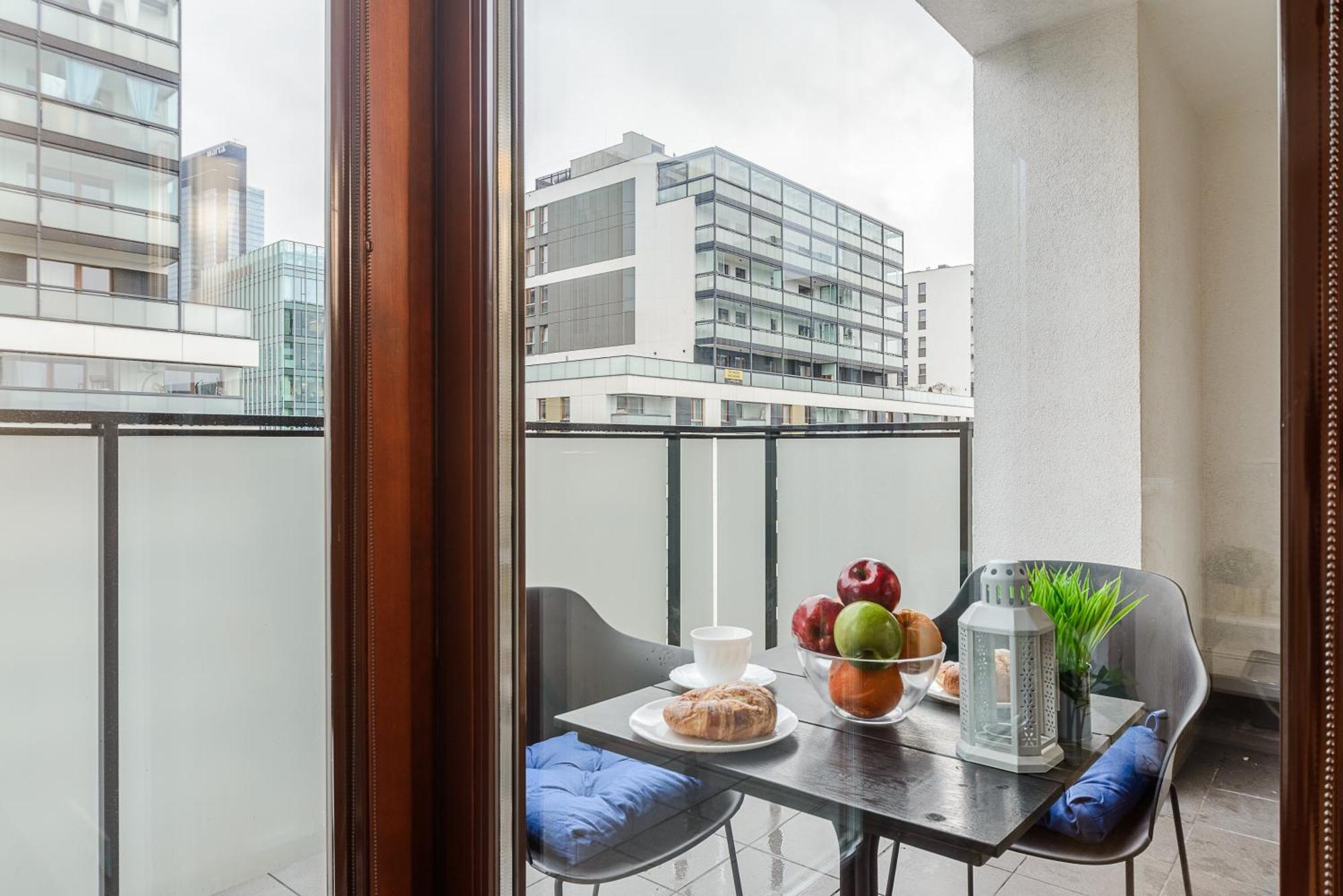 Cozy Family Apartments With Balcony Near Zlote Tarasy Warsaw Room photo