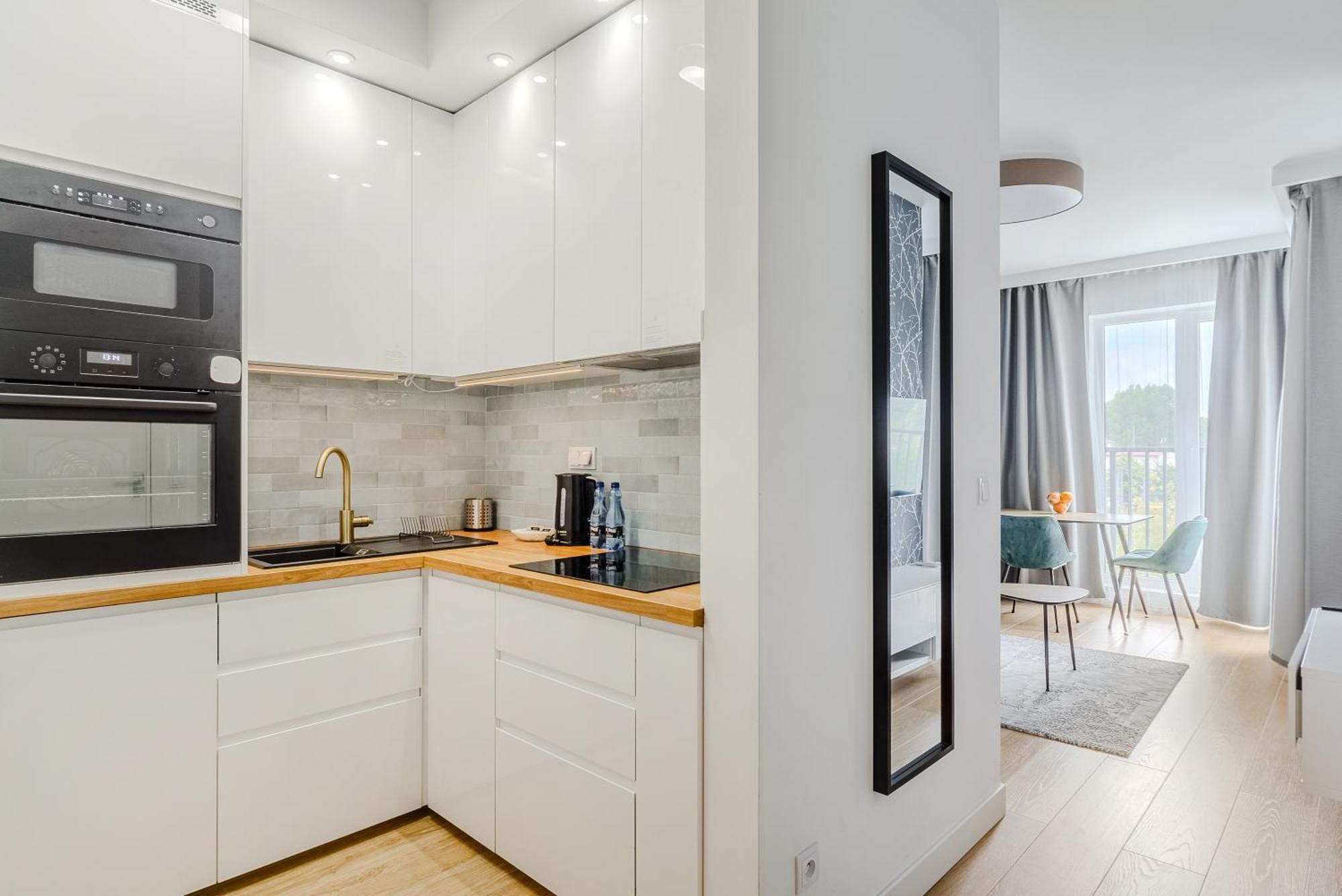 Cozy Family Apartments With Balcony Near Zlote Tarasy Warsaw Room photo