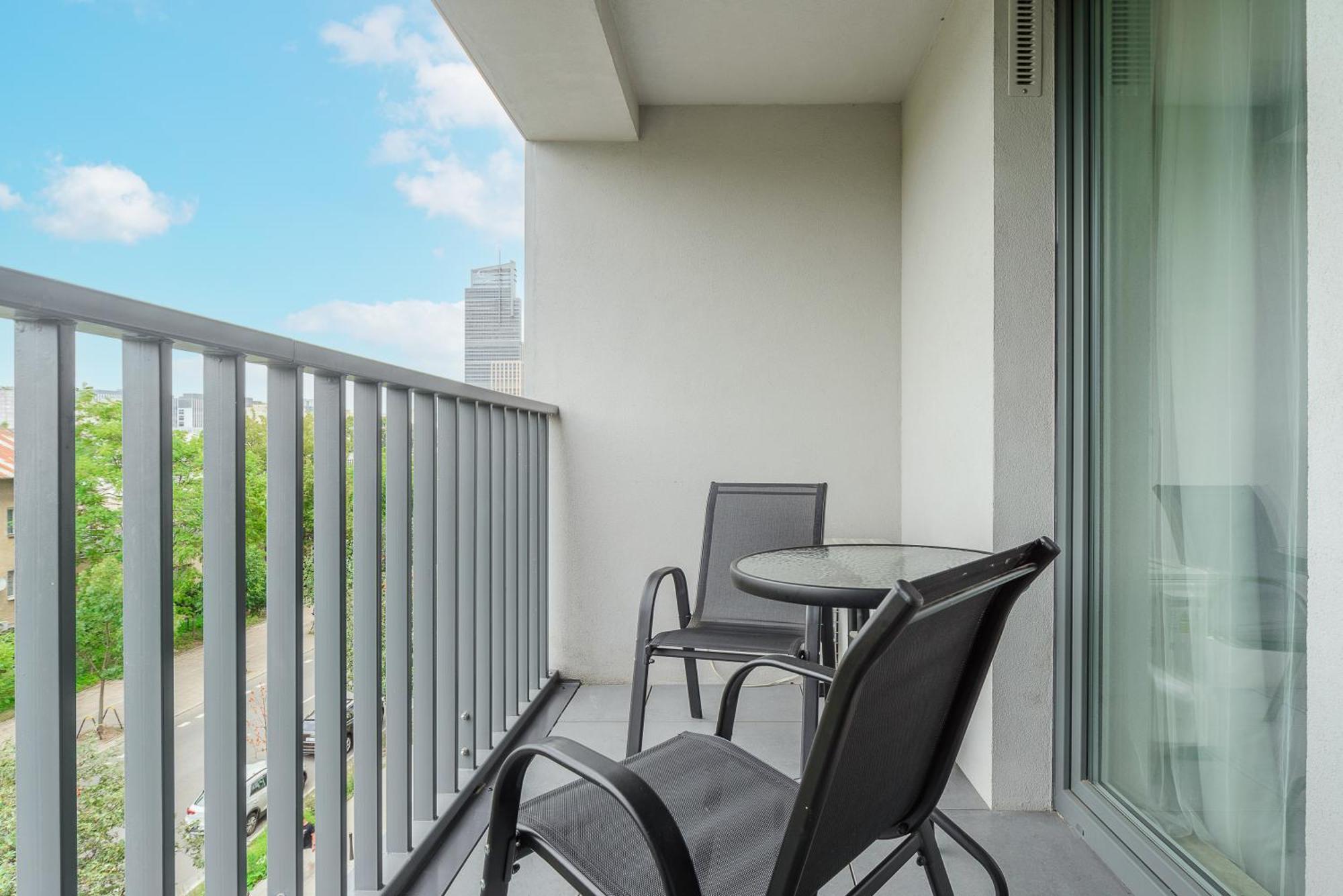 Cozy Family Apartments With Balcony Near Zlote Tarasy Warsaw Room photo