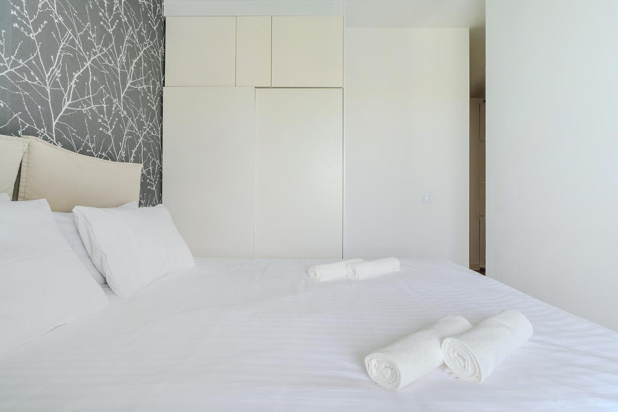 Cozy Family Apartments With Balcony Near Zlote Tarasy Warsaw Room photo