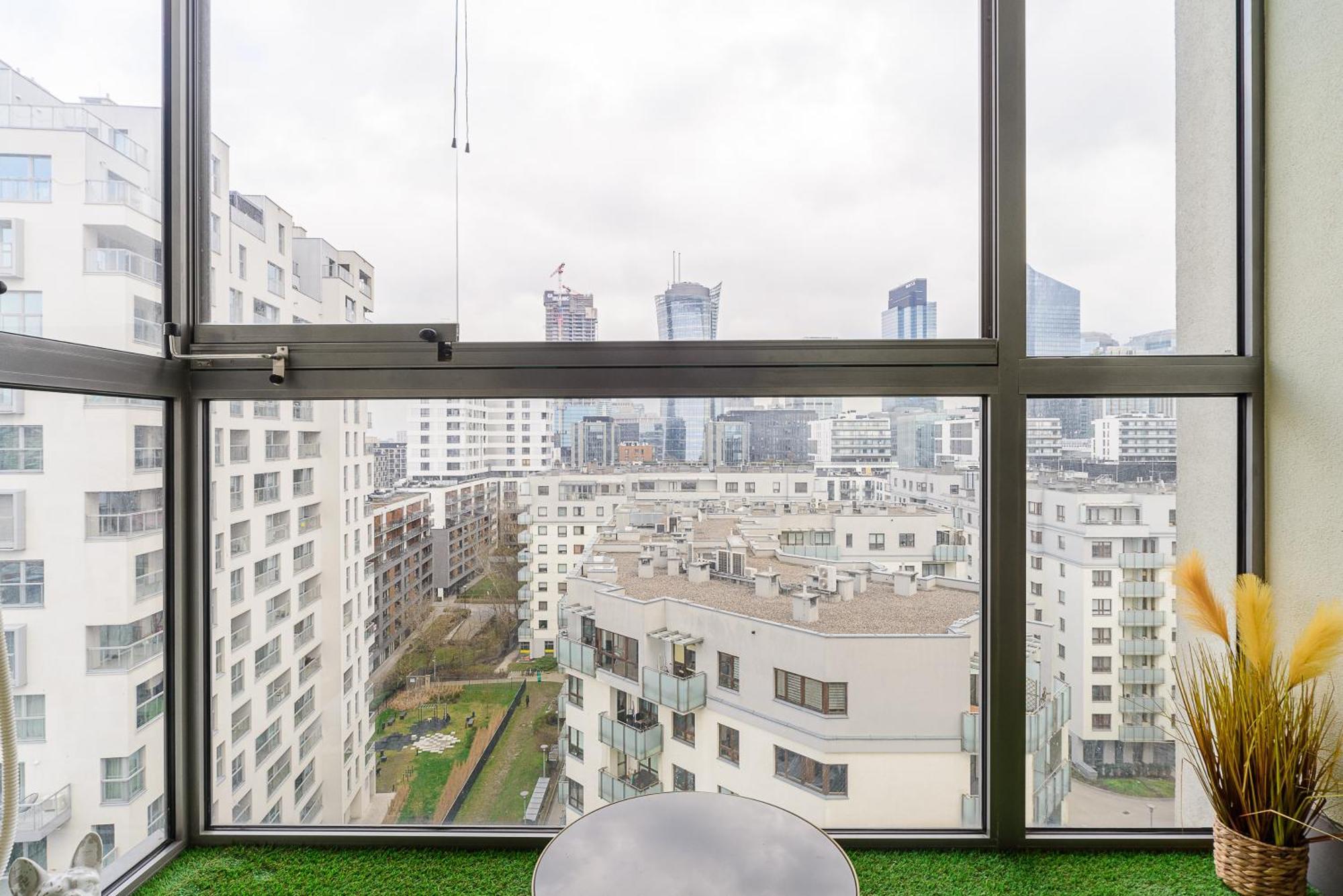 Cozy Family Apartments With Balcony Near Zlote Tarasy Warsaw Exterior photo